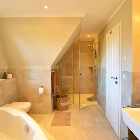 Holiday home Reetdachhaus Am Wasser Mit Sauna, Aussenwhirlpool