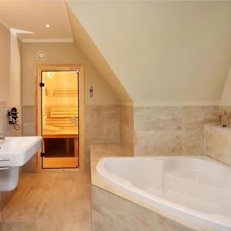 Holiday home Reetdachhaus Am Wasser Mit Sauna, Aussenwhirlpool *