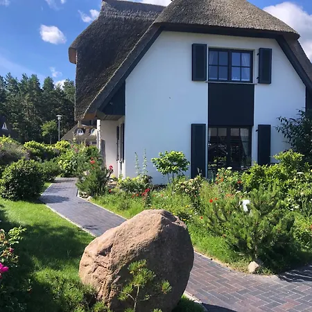 Holiday home Reetdachhaus Am Wasser Mit Sauna, Aussenwhirlpool *